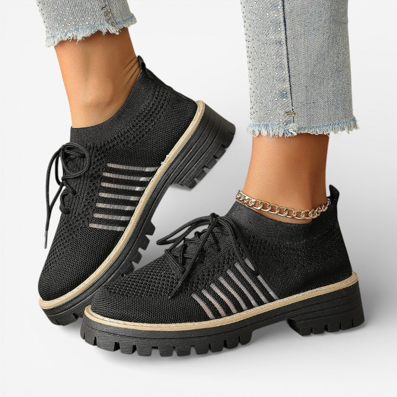 Orlyna – Buty wsuwane z ozdobnymi sznurówkami | Antypoślizgowa podeszwa dla stabilnego chodzenia | Codzienne, casualowe noszenie | Rozmiary 36–43 | Brązowy, Szary, Czarny, Jasnoszary, Różowy, Beżowy, Czerwony, Jasnoróżowy, Biały