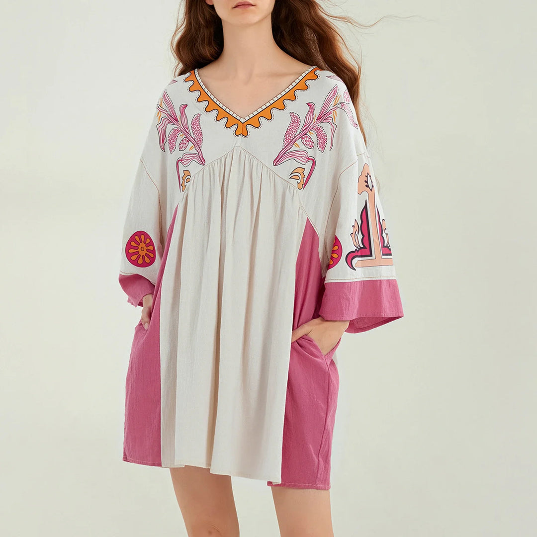 Leila – Modna mini sukienka w kwiatowy wzór z dekoltem w serek i luźnym krojem