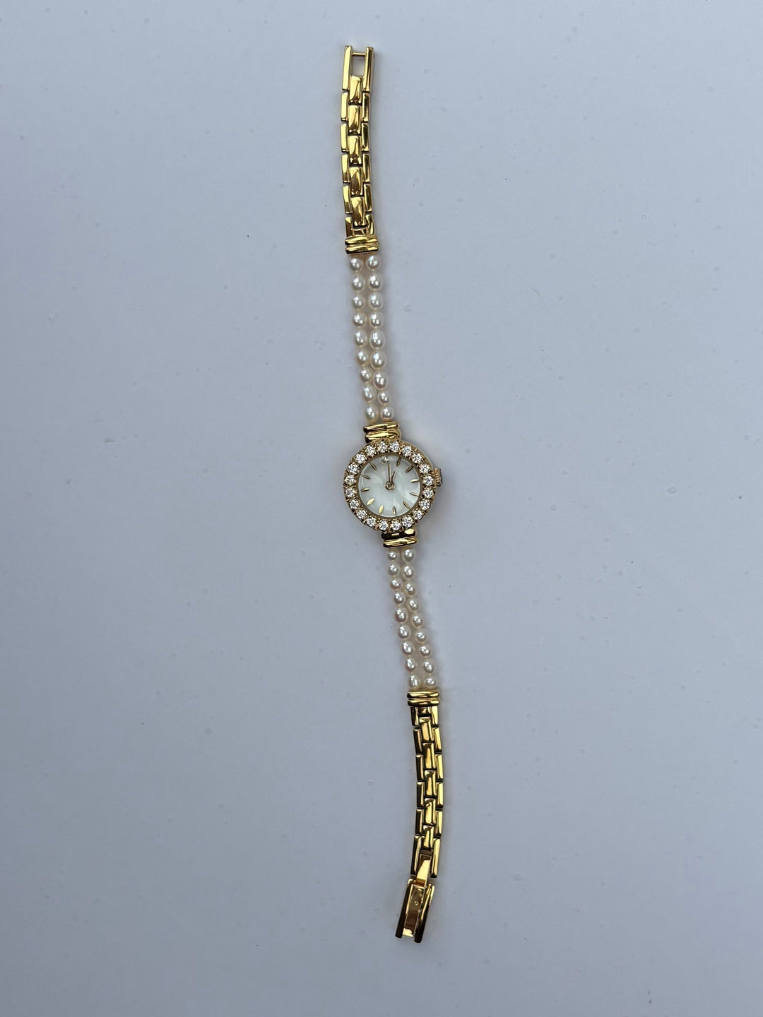 Saskia – Montre moderne avec bracelet style bracelet et cadran classique épuré