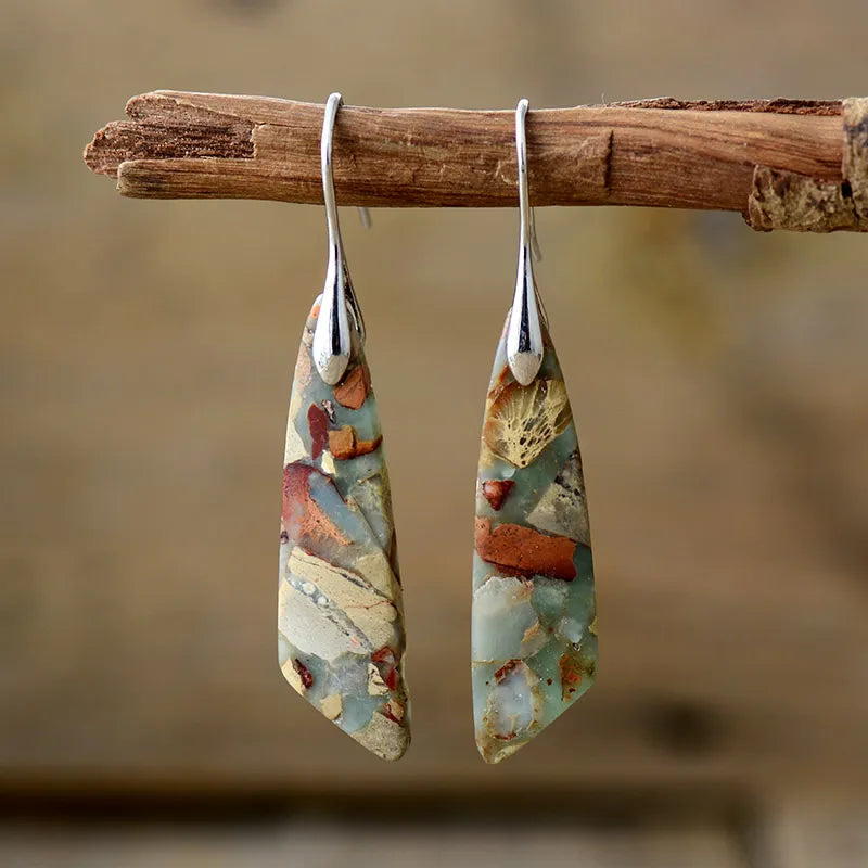 Eva – Bold earrings with angular pendant shape and natural statement look