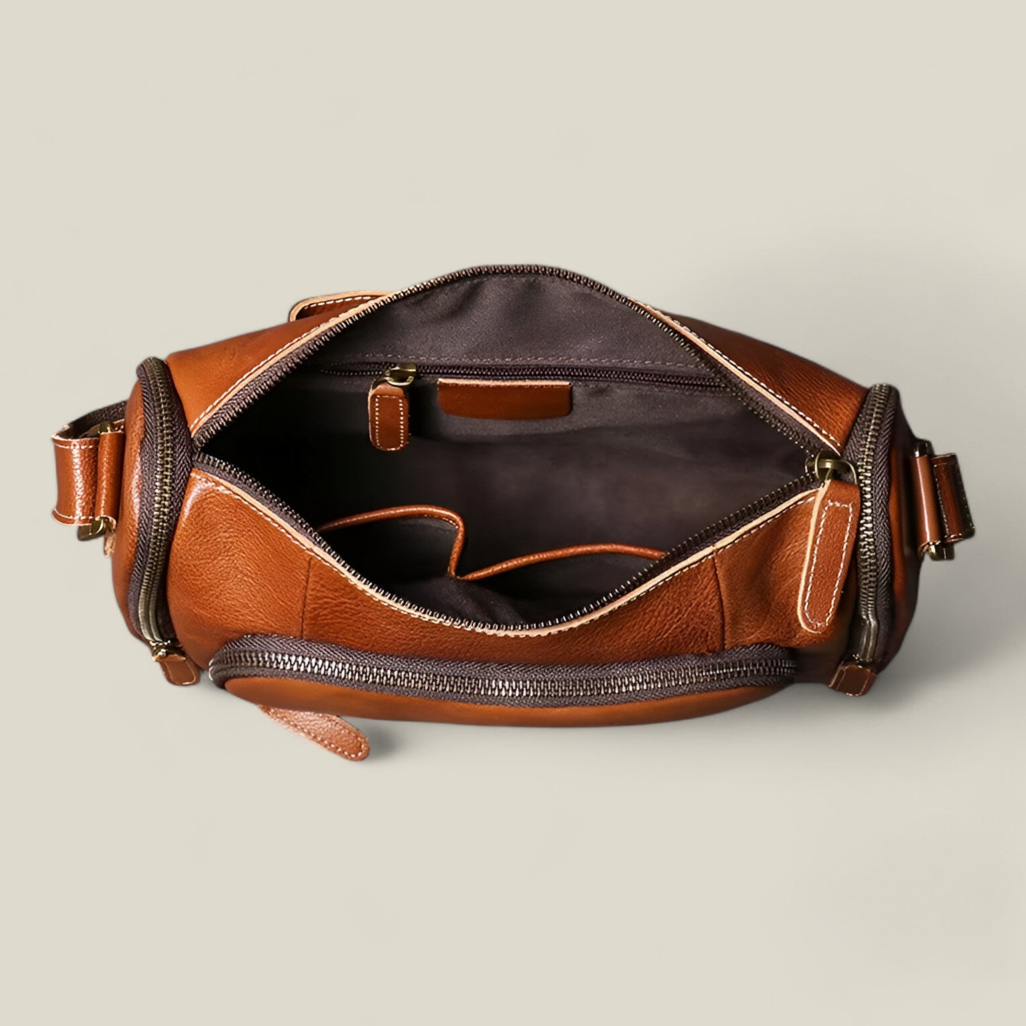 Benjamin - Classic vintage crossbody bag with compact design and timeless style