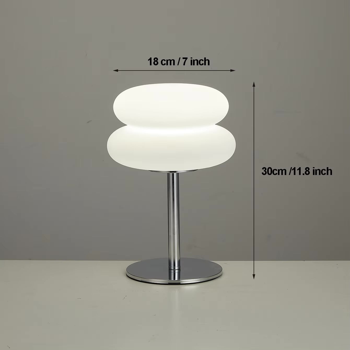 MiraCloud - Retro-inspired table lamp with a soft, cloud-like glow