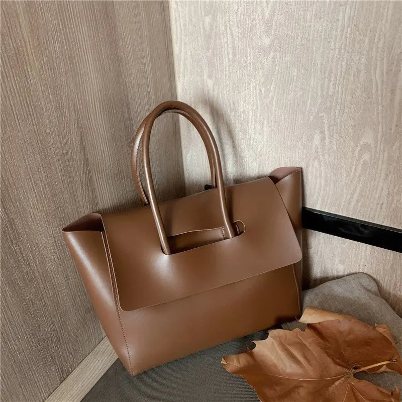 Sienna – Geantă de mână cu mânere superioare și design pătrat