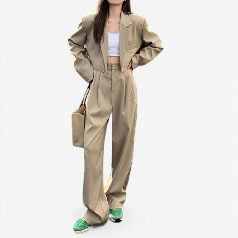 Ensemble blazer structuré et pantalon à jambes larges