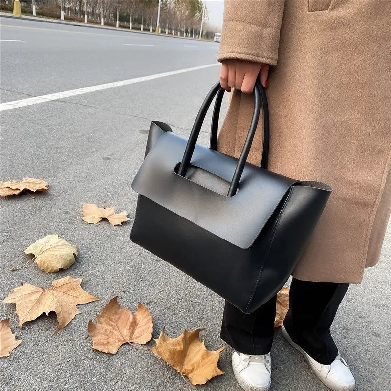 Sienna – Geantă de mână cu mânere superioare și design pătrat