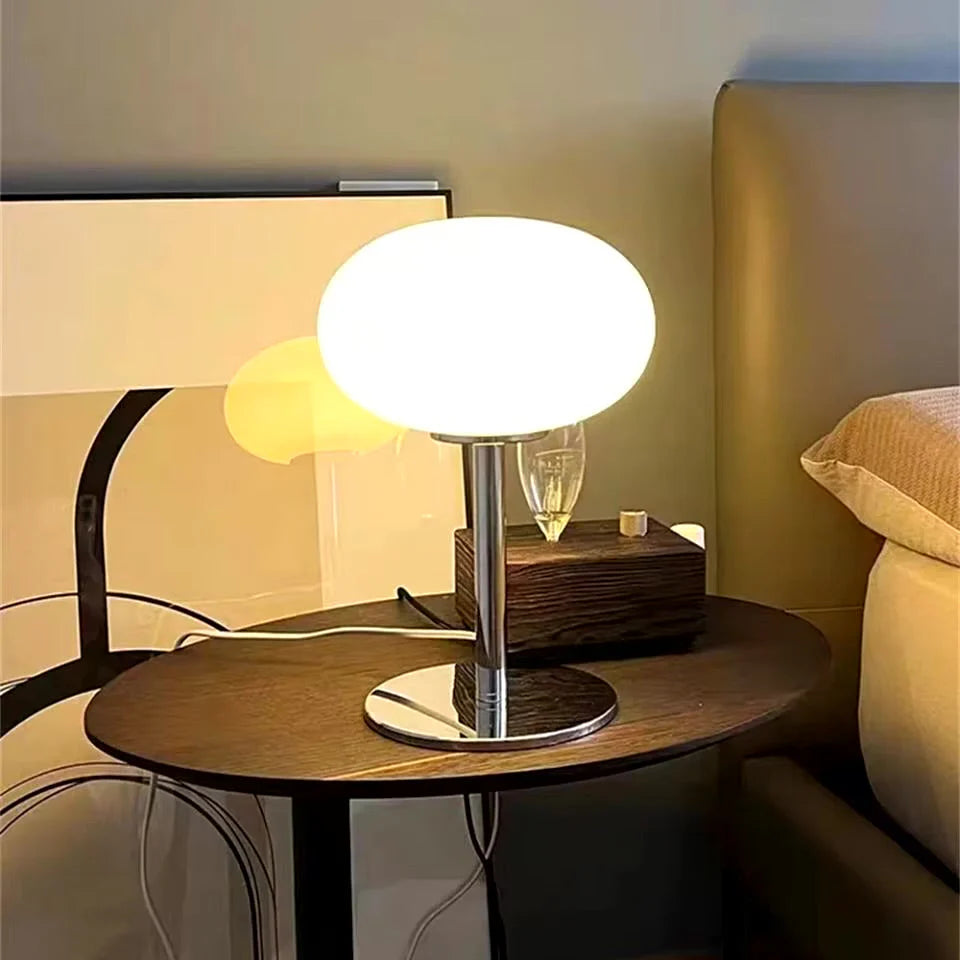 GleamGlow - Lampă de masă modernă cu abajur oval din sticlă și design elegant