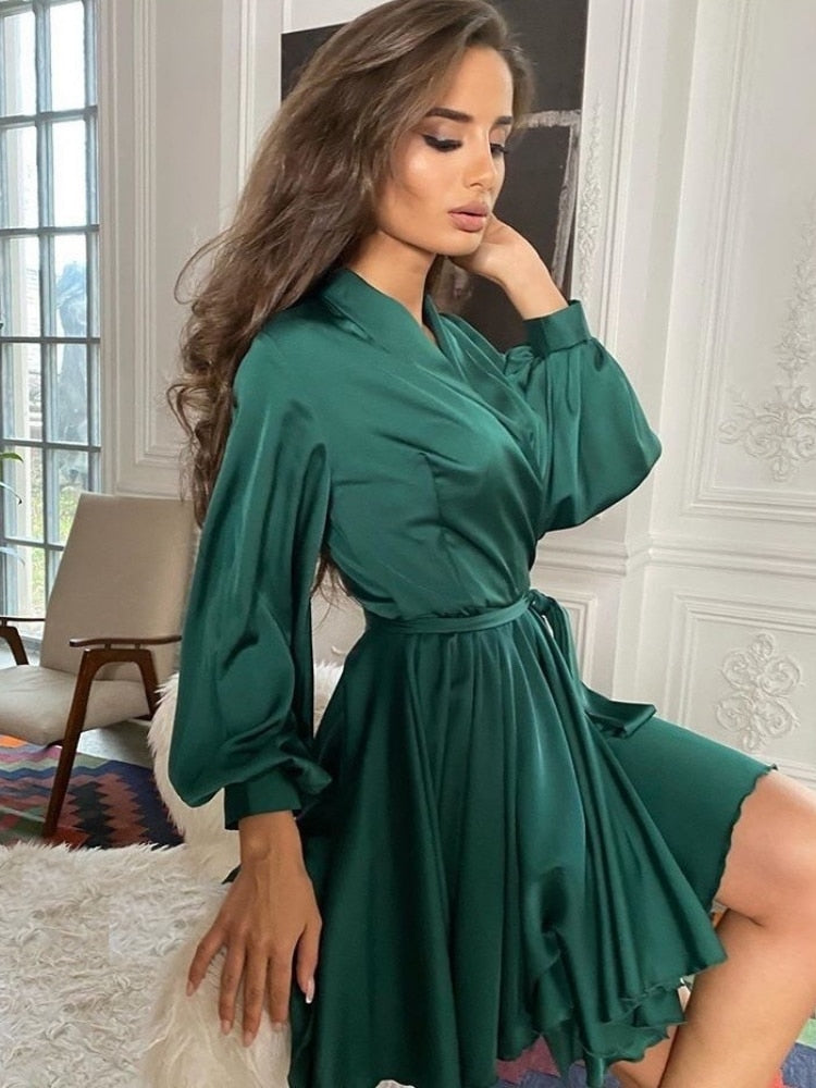 Sascha - Feminine satin dress with perfect above-the-knee cut