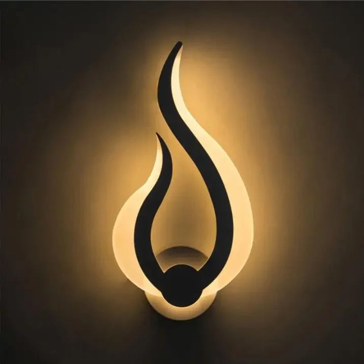 CandleFlicker - Lampada da parete a forma di fiamma per un'illuminazione rilassante