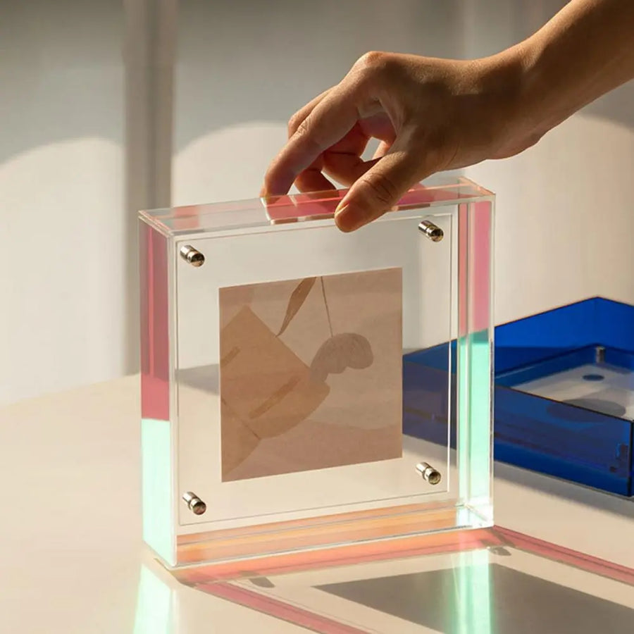 FrameGlow - Classic design frame for family portraits and artwork