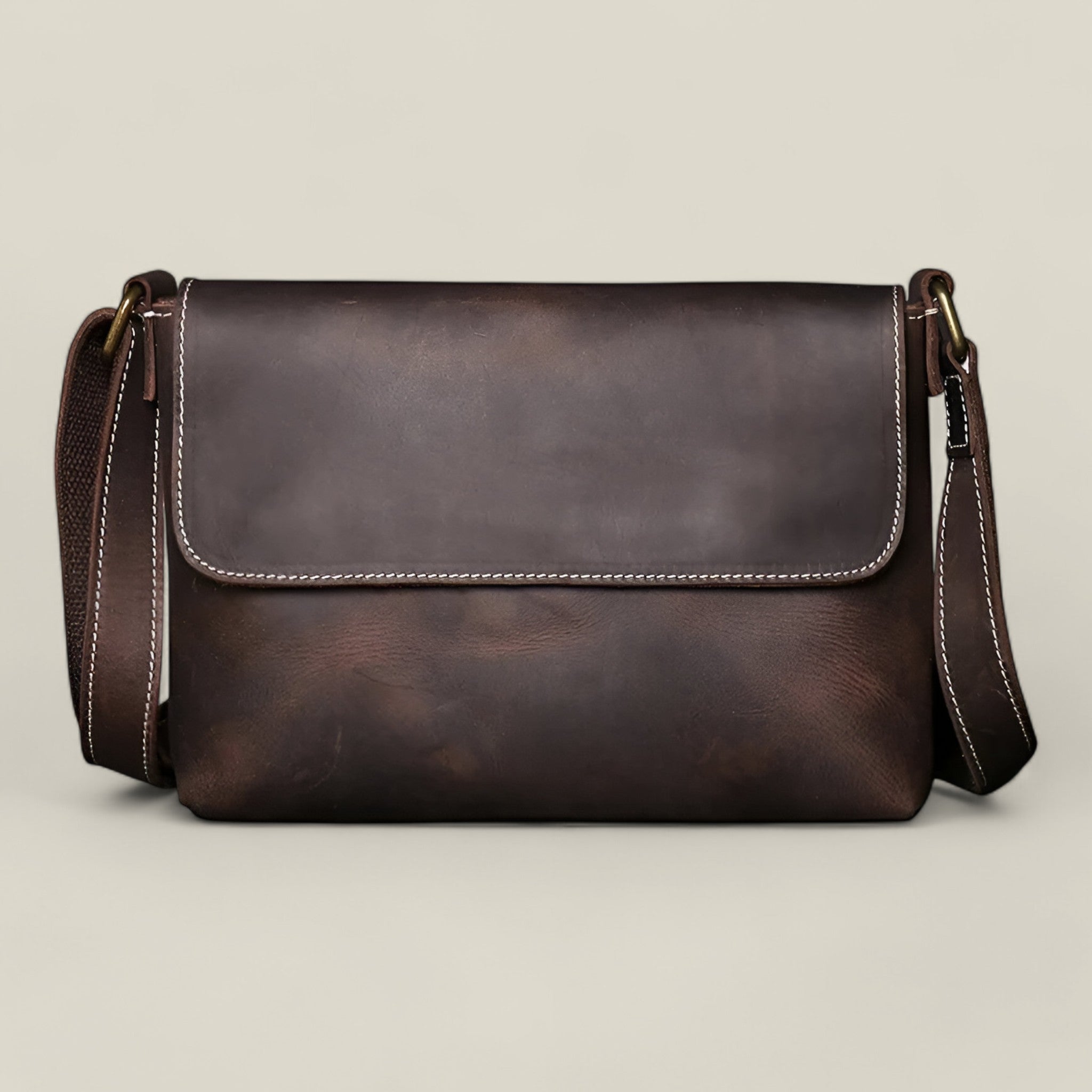 Elijah - Elegantní vintage kabelka přes rameno s prostorným interiérem a ergonomickými popruhy