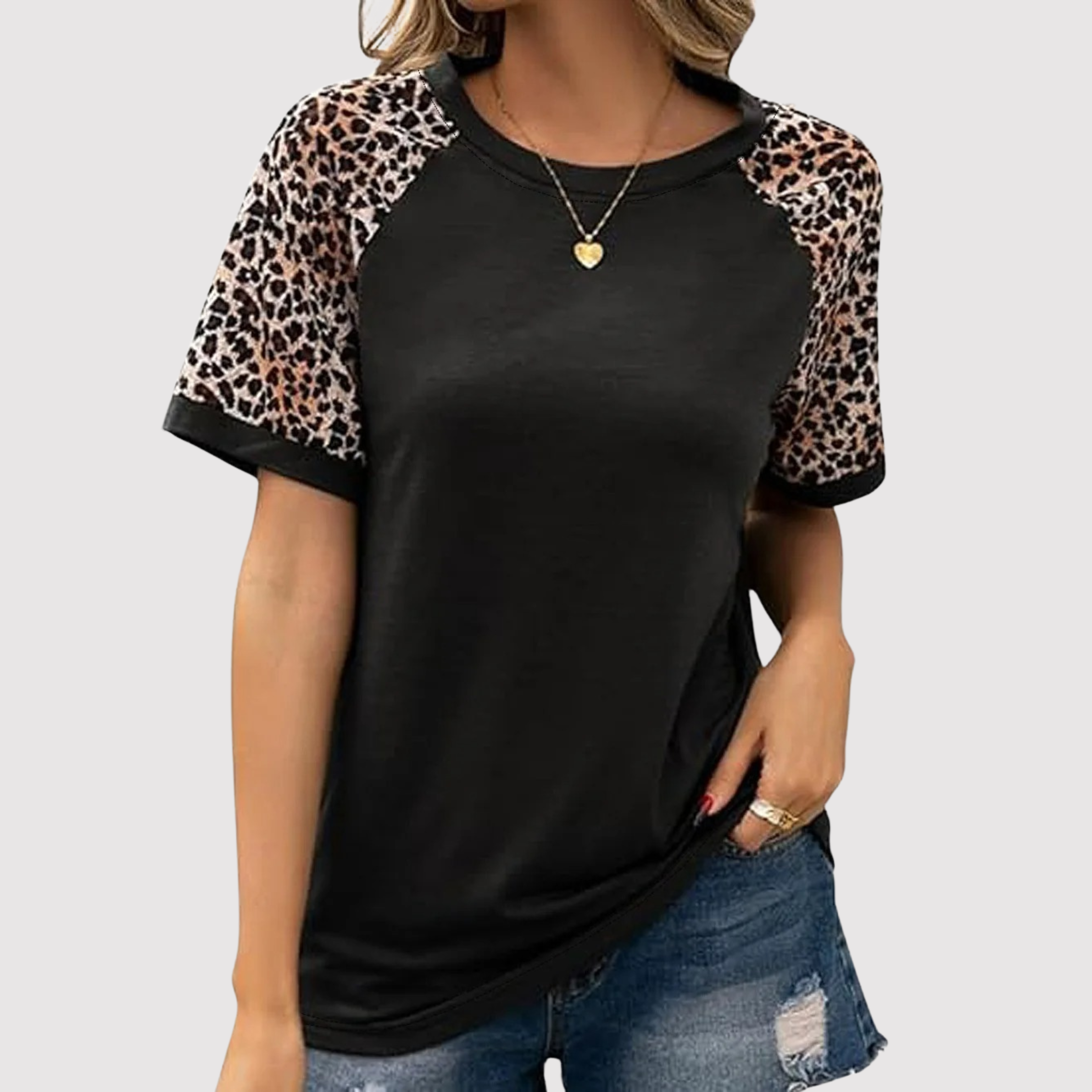 Naina - Elegant T-shirt with short sleeves and leopard print