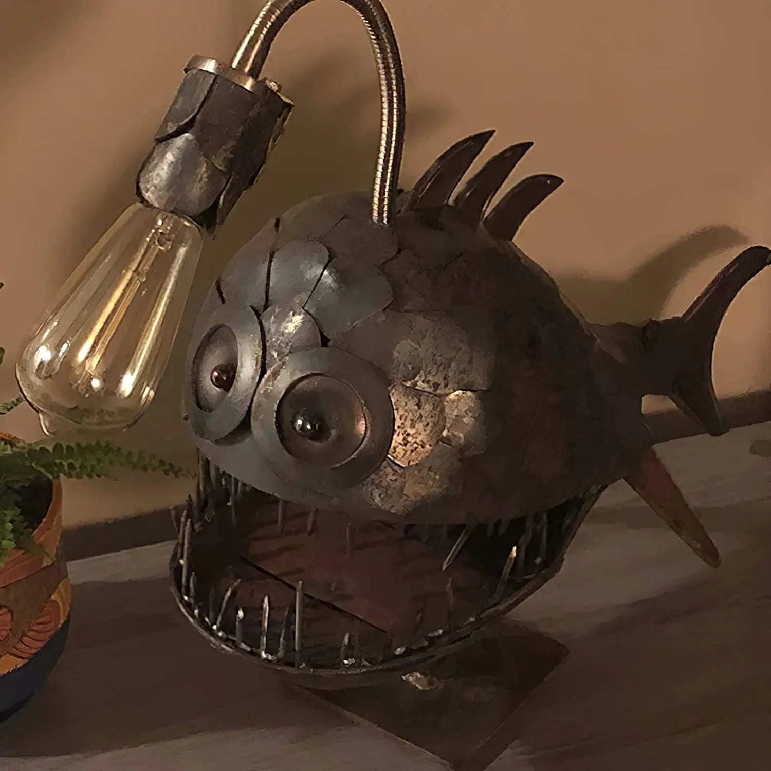 GlowFish - Retro ördöghal asztali lámpa egyedi dizájnnal