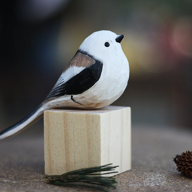 NatureChirp - Barevné ručně vyrobené dřevěné sošky ptáků pro domácí dekoraci