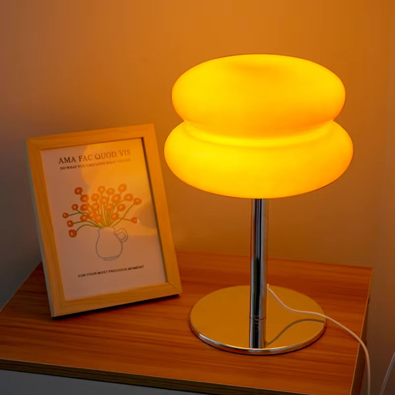 MiraCloud - Retro-inspired table lamp with a soft, cloud-like glow