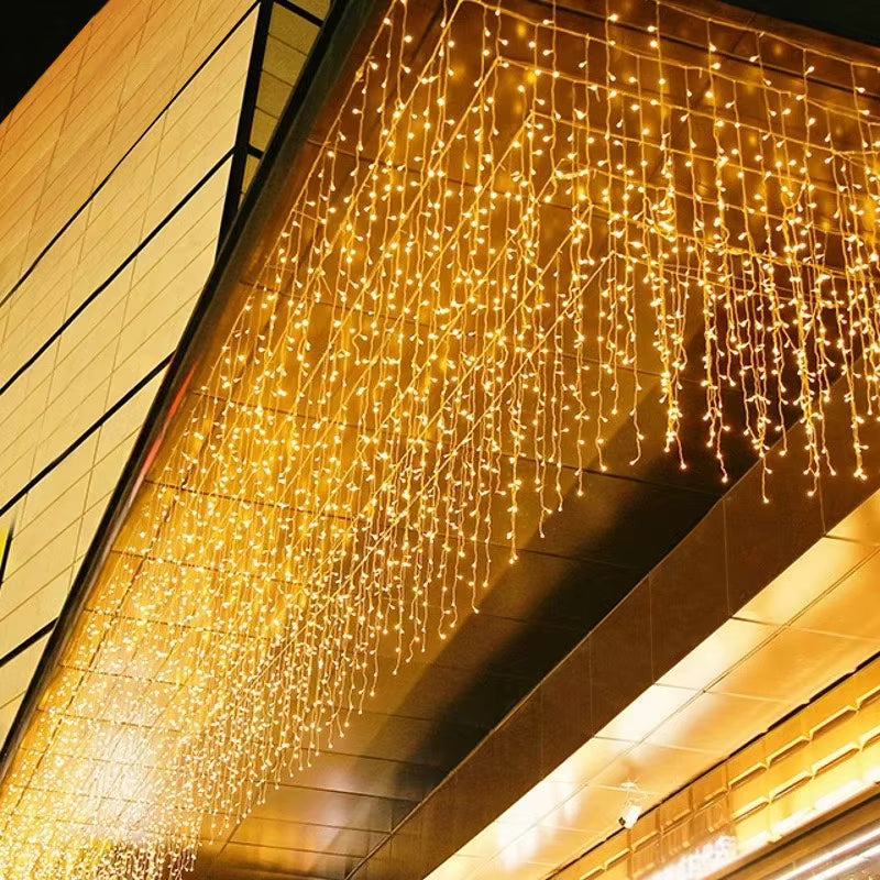 Lumina – venkovní LED světelný řetěz se závěsným designem