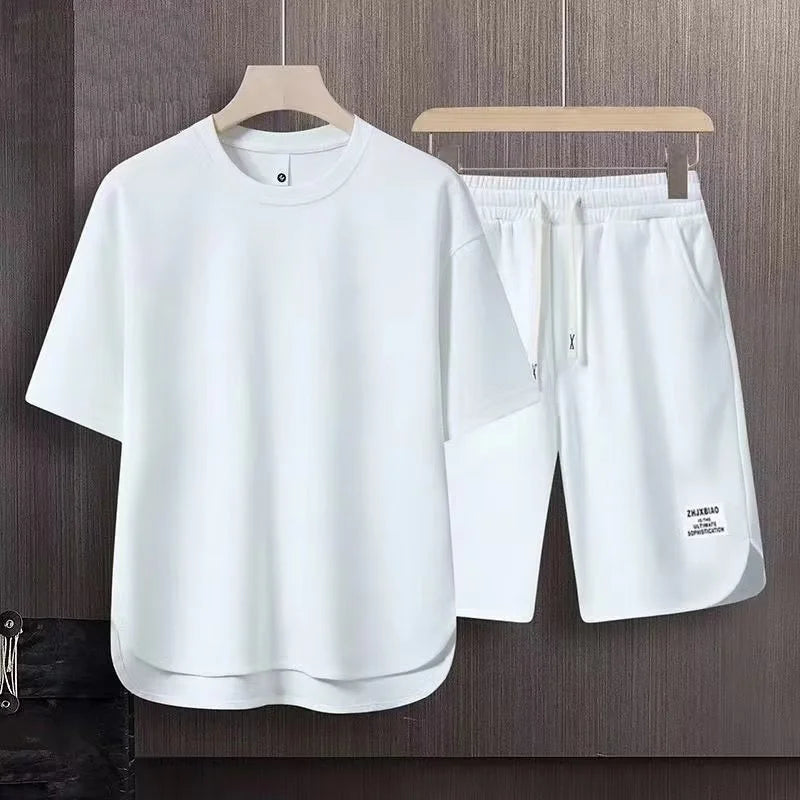 James - Casual two-piece set with relaxed fit t-shirt and shorts