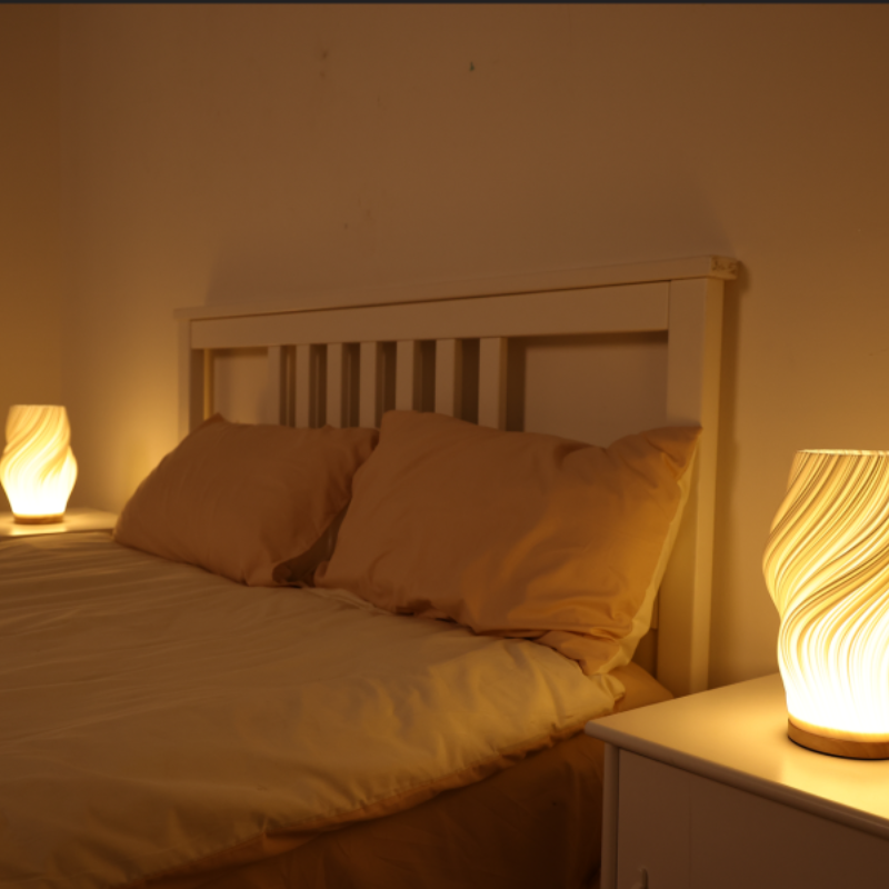 GlowWave – Lampă de masă modernă cu model valuri pentru iluminare ambientală confortabilă