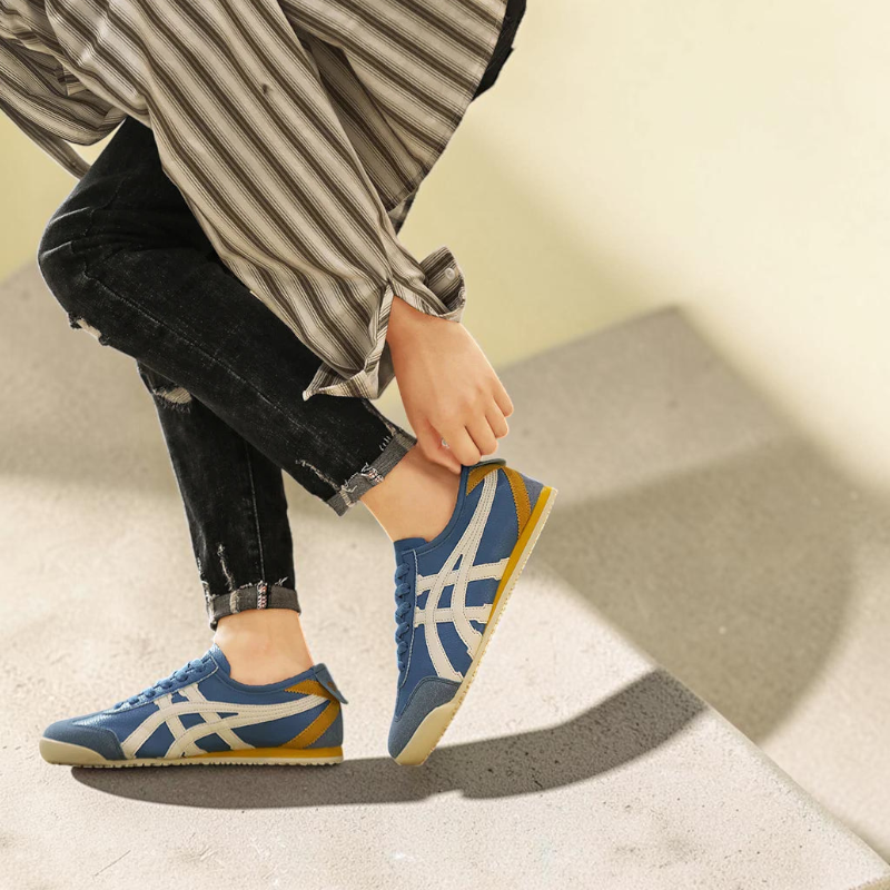 Sneakers da uomo con punta tonda e allacciatura
