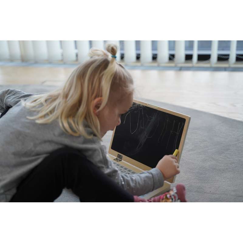 ChalkByte - Laptop din lemn cu ecran tip tablă
