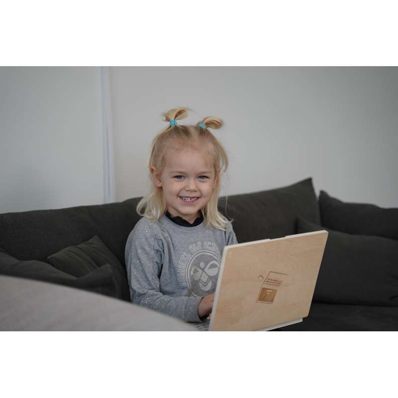 ChalkByte - Laptop din lemn cu ecran tip tablă