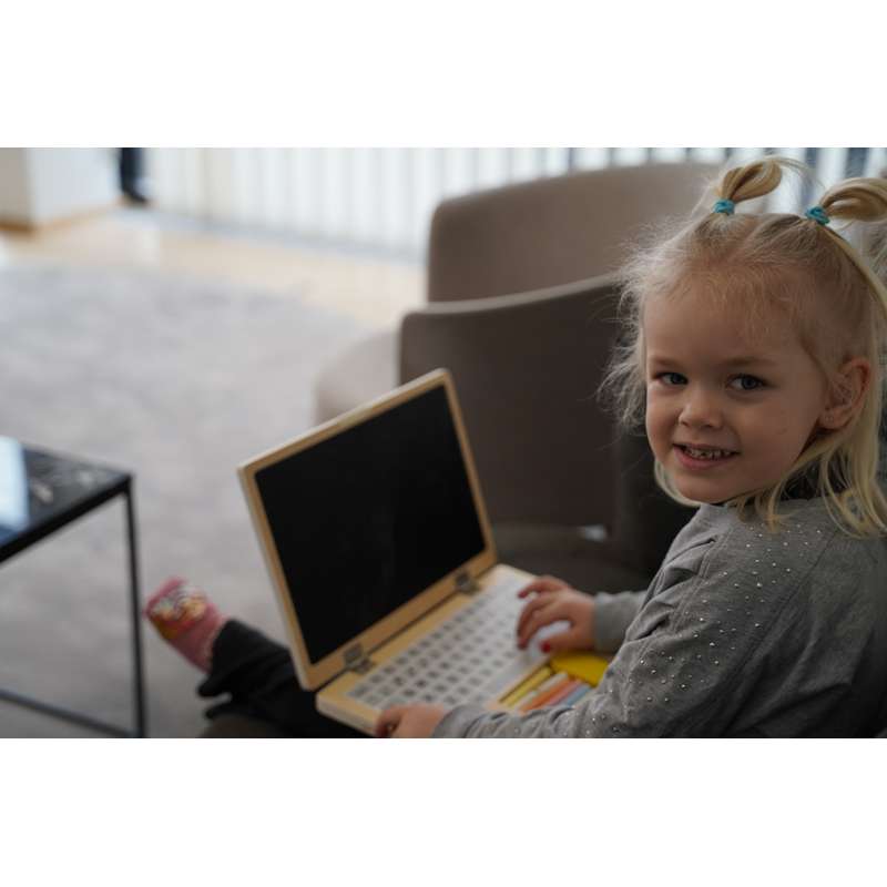 ChalkByte - Laptop din lemn cu ecran tip tablă