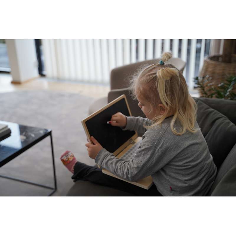 ChalkByte - Laptop din lemn cu ecran tip tablă