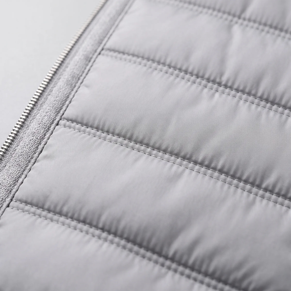 QuiltWeave – Gilet matelassé avec manches en maille et col montant