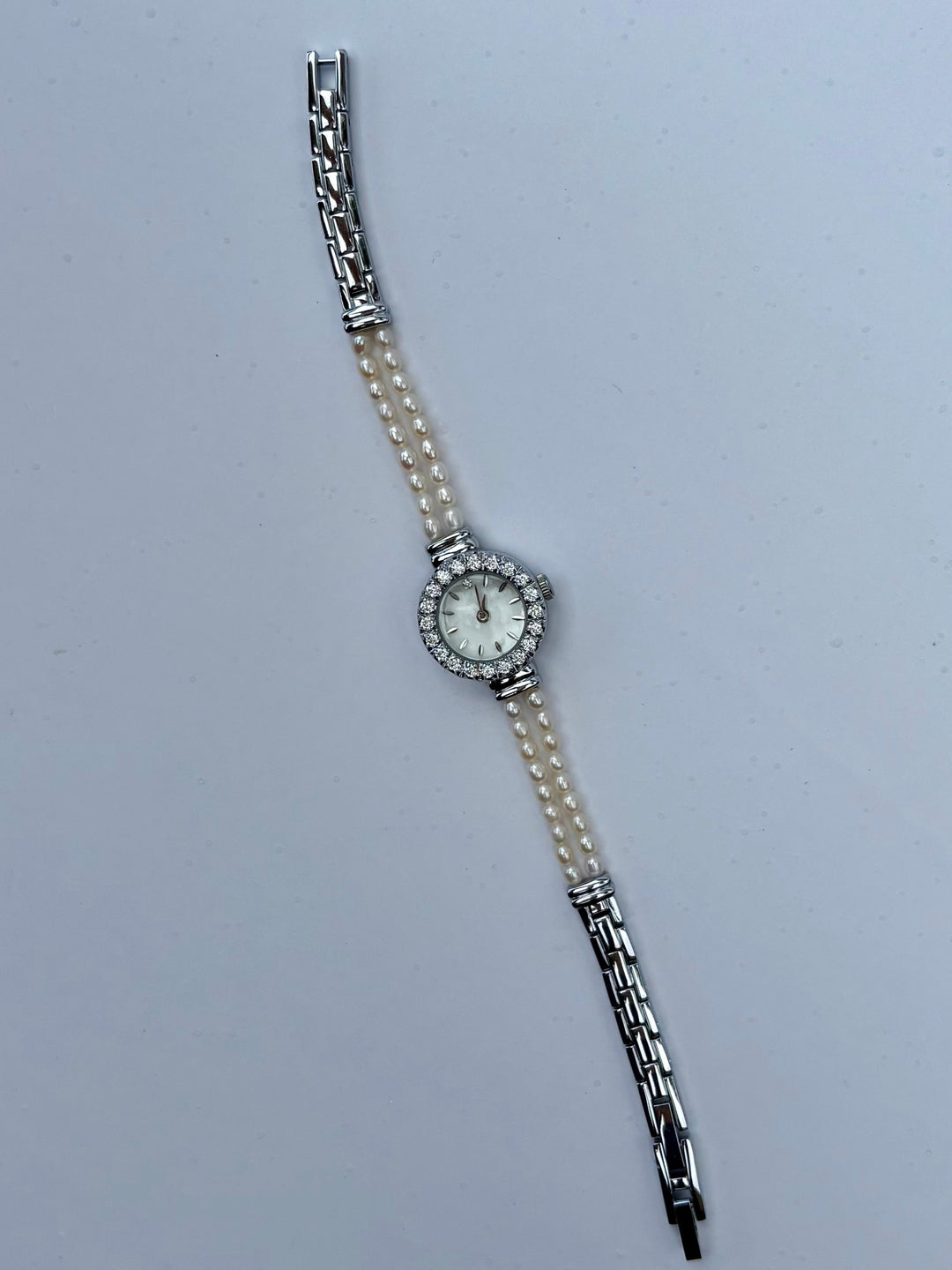 Saskia – Montre moderne avec bracelet style bracelet et cadran classique épuré
