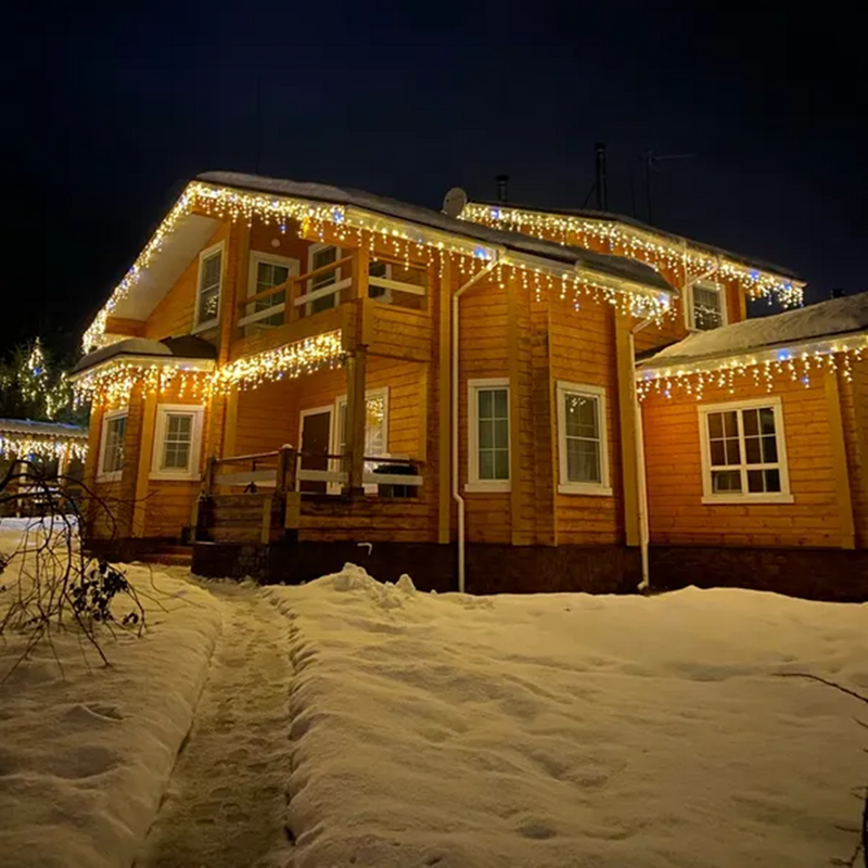 Lumina – venkovní LED světelný řetěz se závěsným designem
