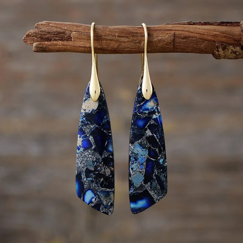 Eva – Bold earrings with angular pendant shape and natural statement look