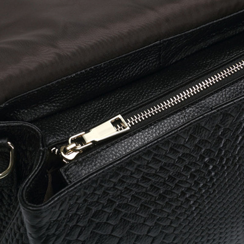 Emma - Trendy woven shoulder bag with long straps