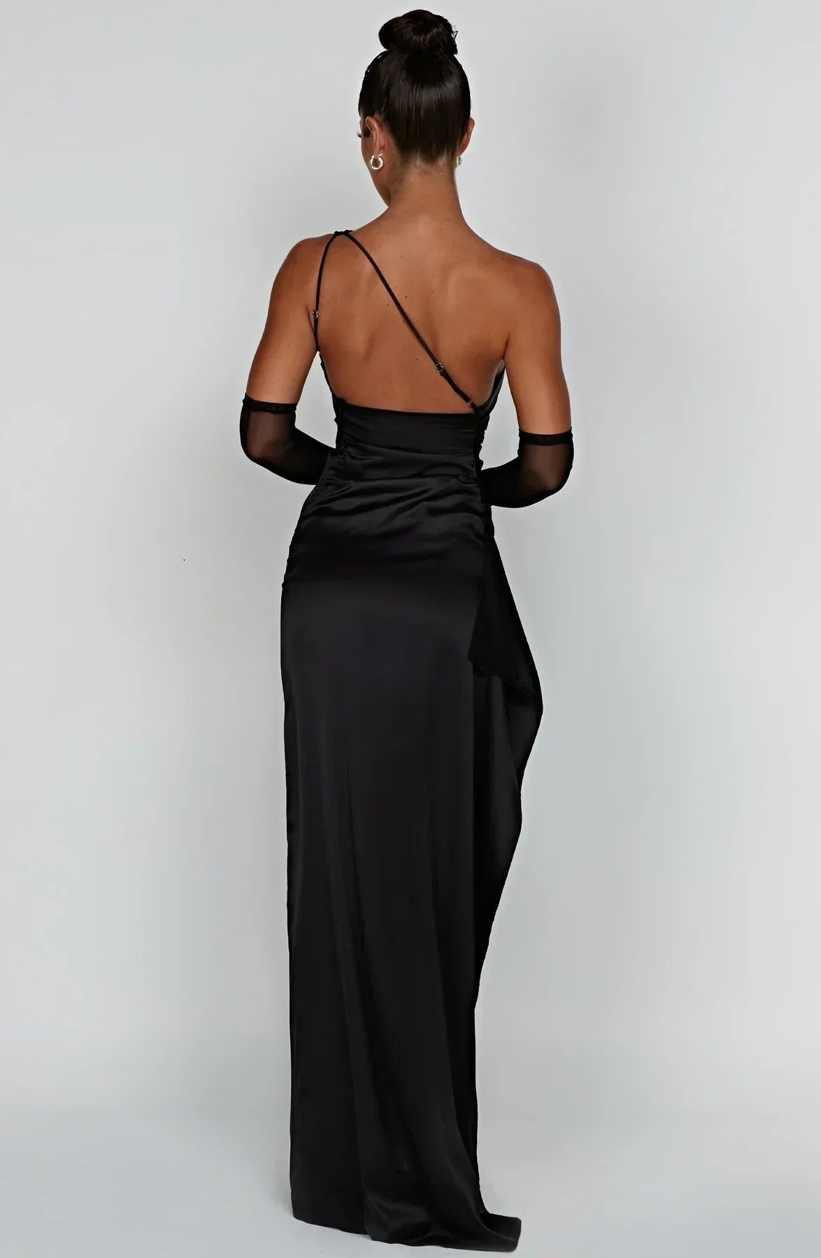Eliana - Splendido vestito con design moderno delle spalle