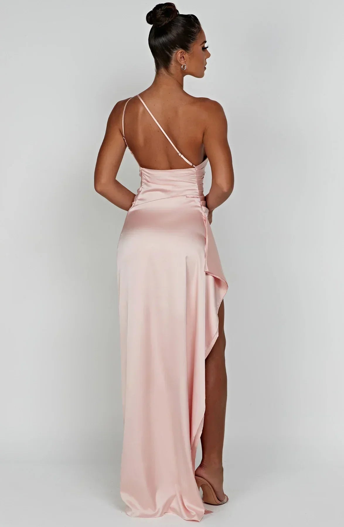 Eliana - Splendido vestito con design moderno delle spalle