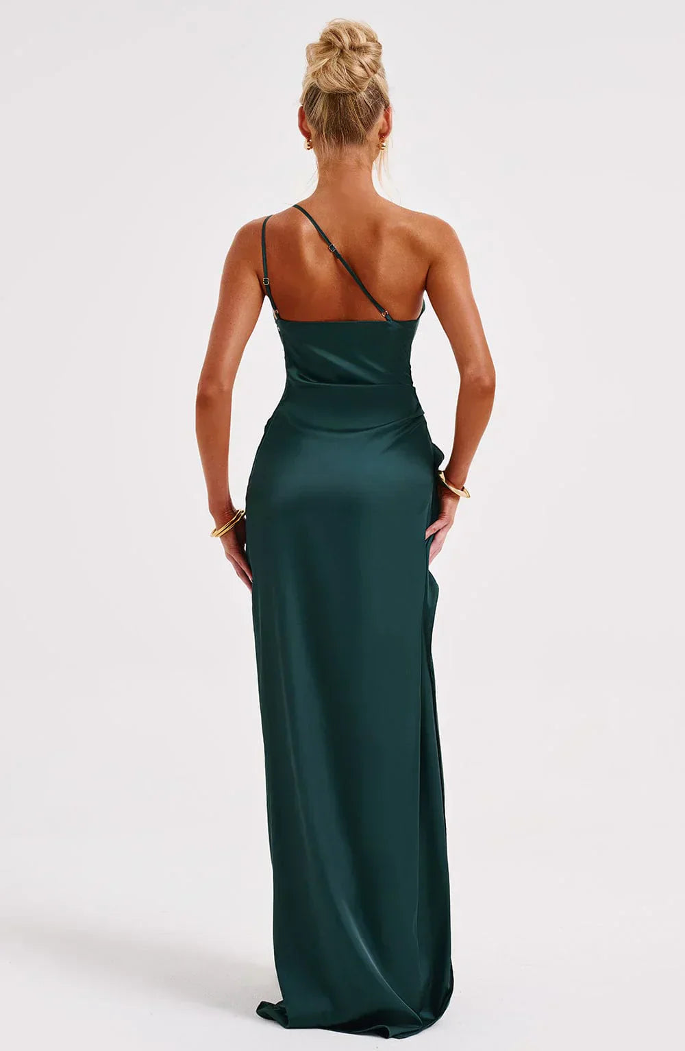 Eliana - Splendido vestito con design moderno delle spalle