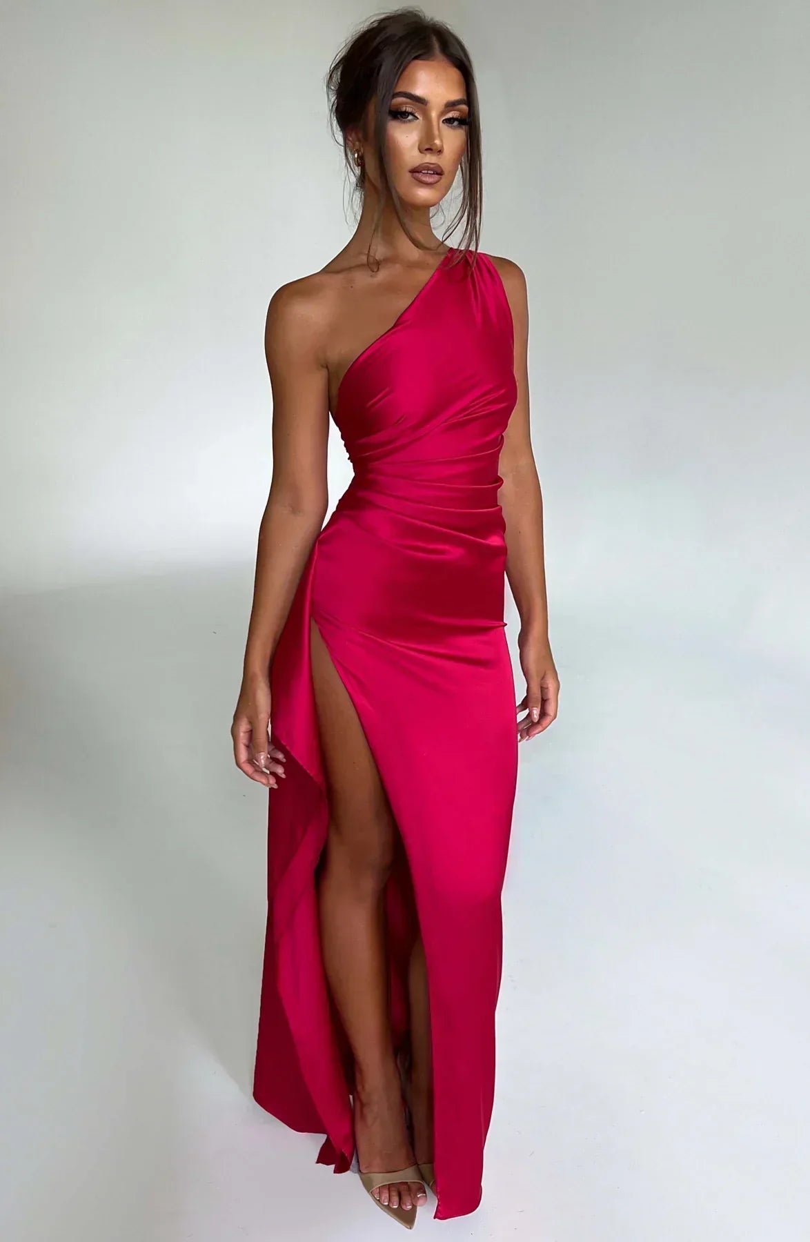 Eliana - Splendido vestito con design moderno delle spalle