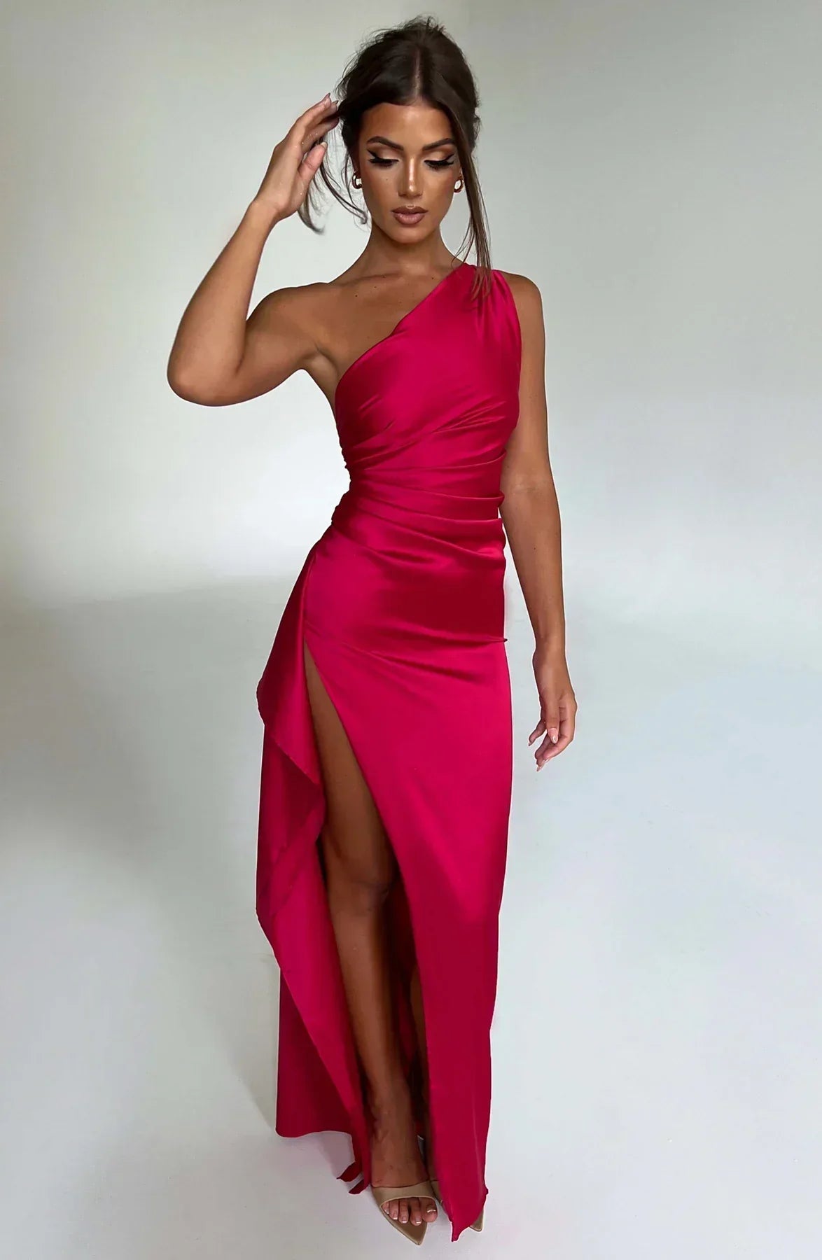 Eliana - Splendido vestito con design moderno delle spalle
