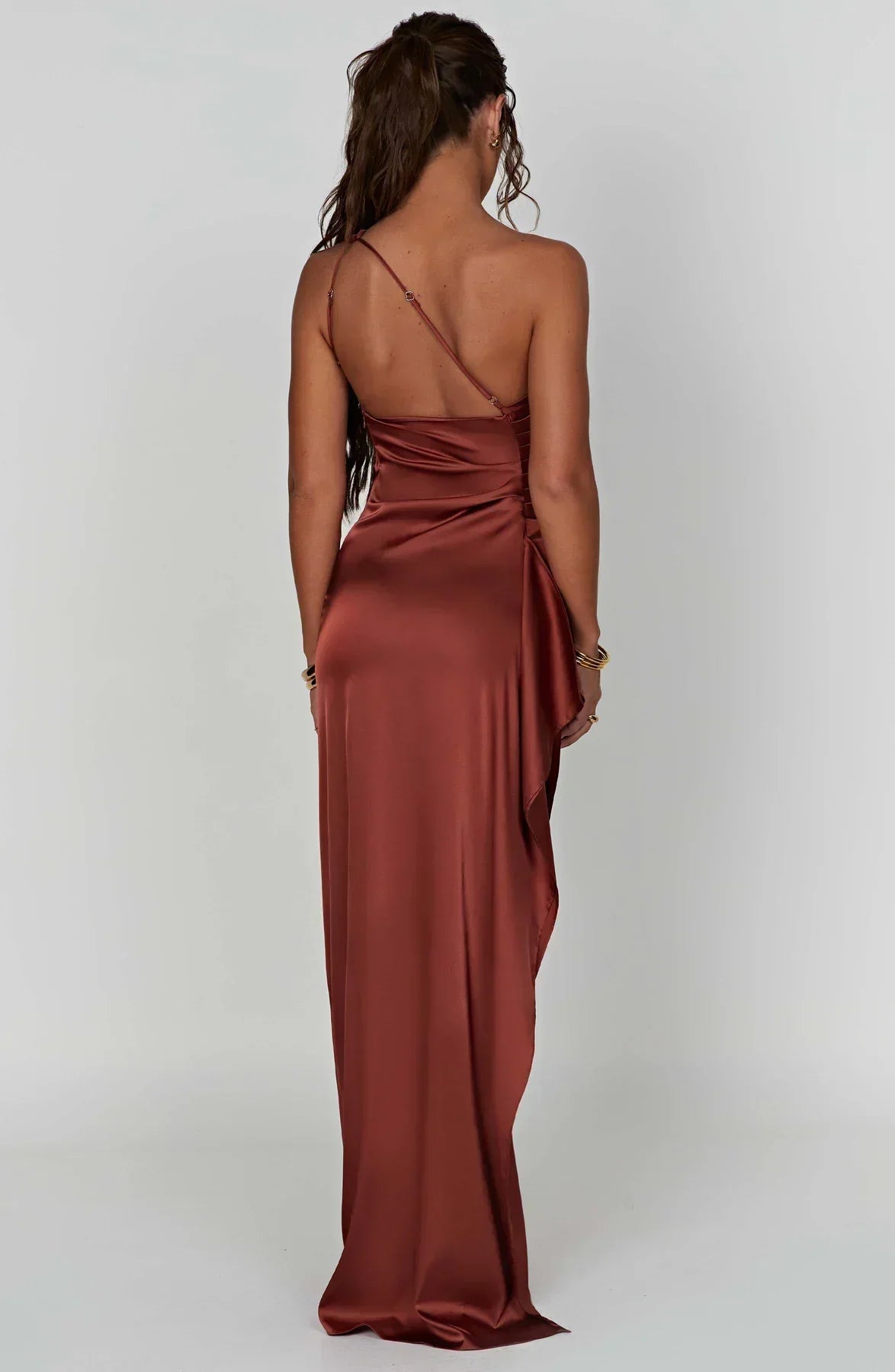 Eliana - Splendido vestito con design moderno delle spalle