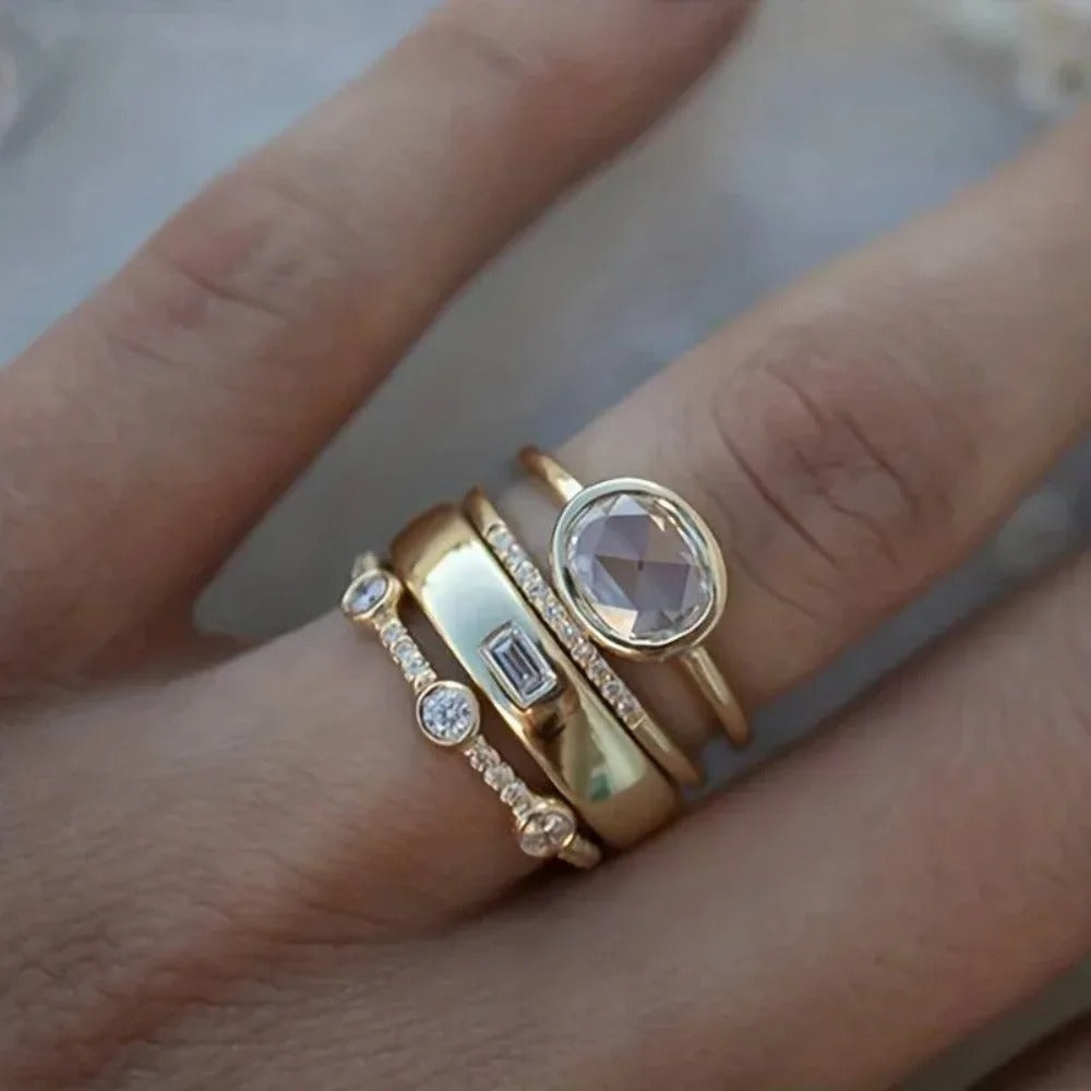 Isla – Elegant four-piece ring set with stacked details and a clean look