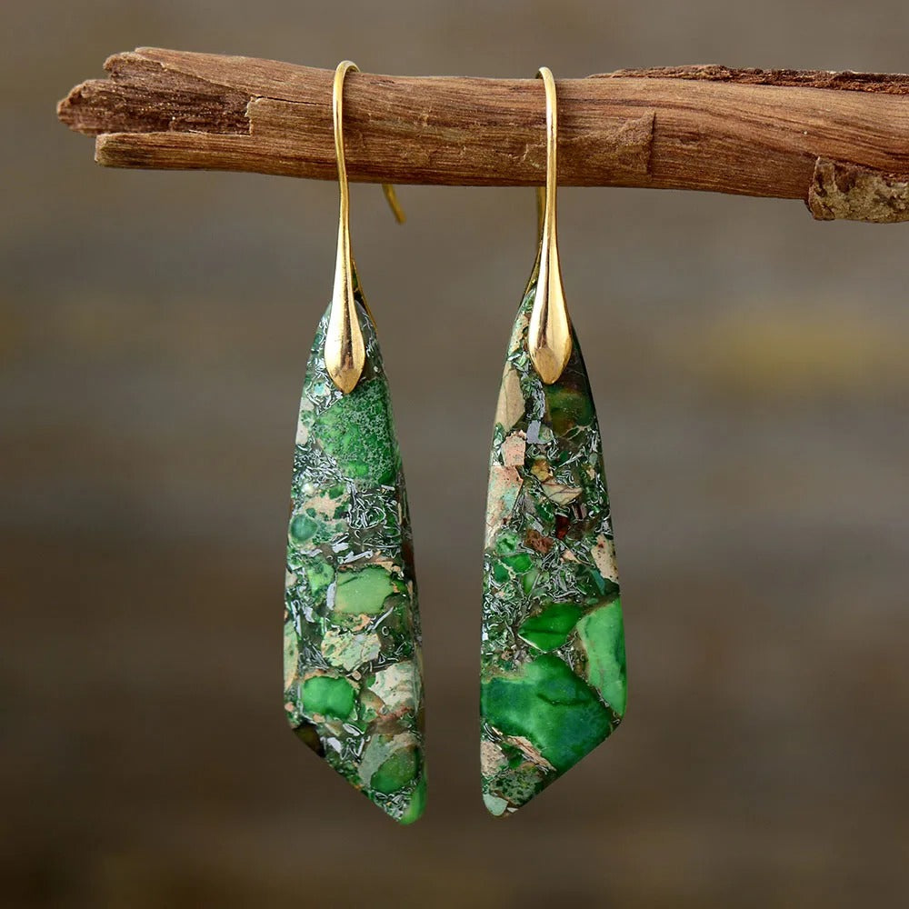 Eva – Bold earrings with angular pendant shape and natural statement look