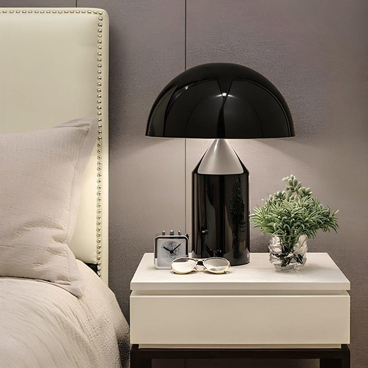 GlowSwitch - Kovová stolní lampa s nastavitelným LED osvětlením