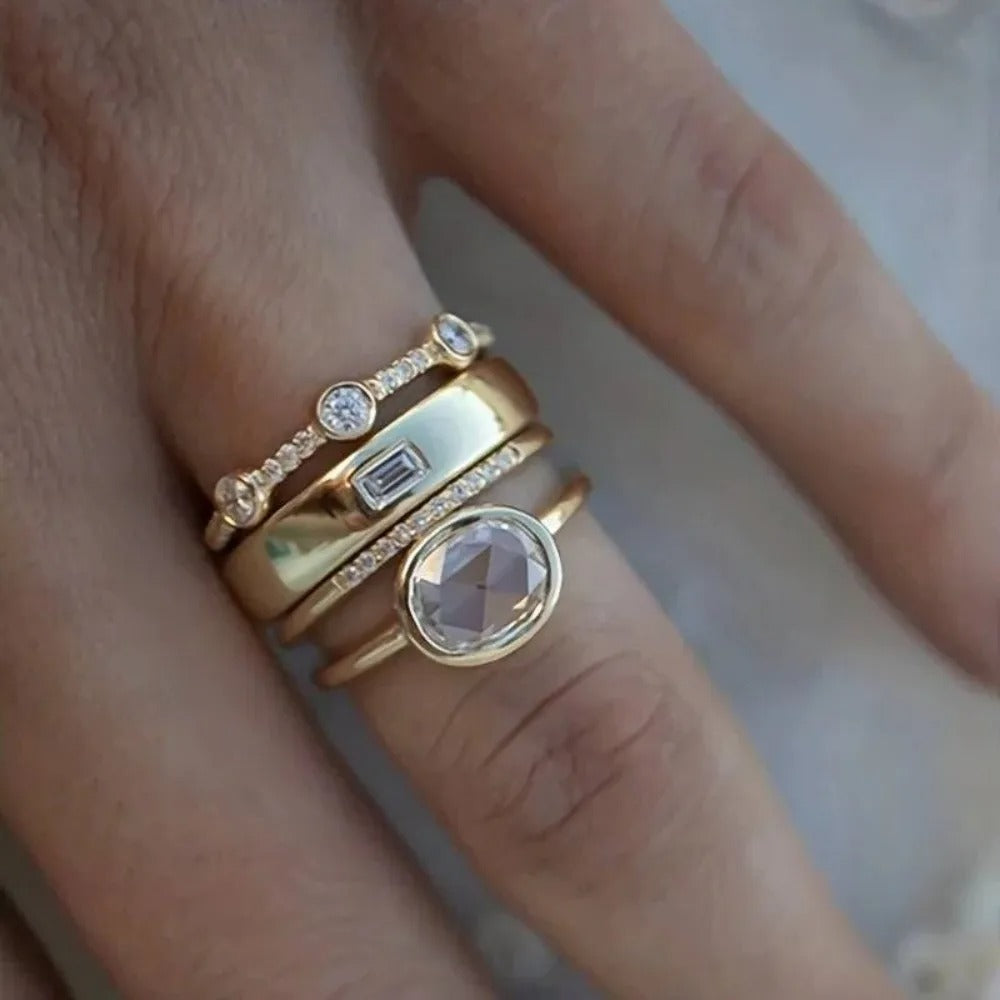 Isla – Elegant four-piece ring set with stacked details and a clean look