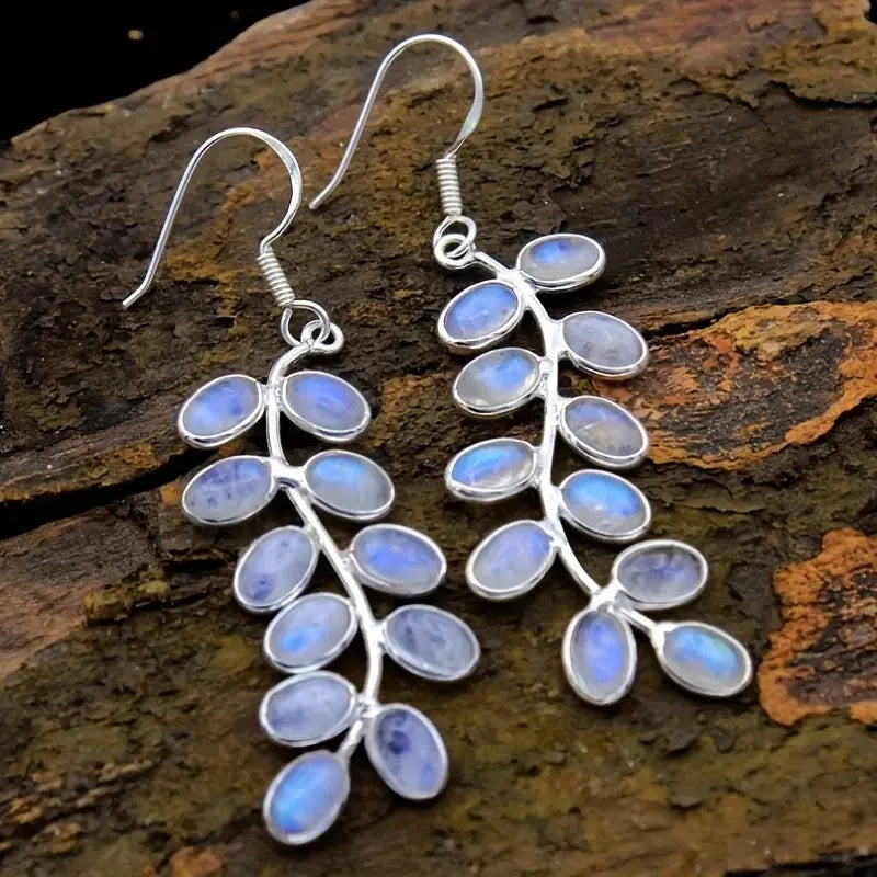 Raya – Classic drop earrings with cascading stones and branch motif