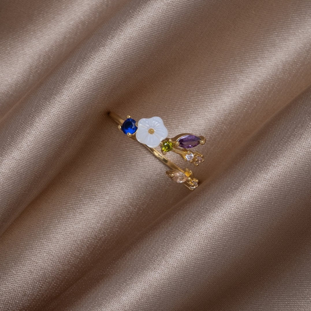 Aria - Elegant bloemmotief met zirkoniakristallen voor tijdloze verfijning