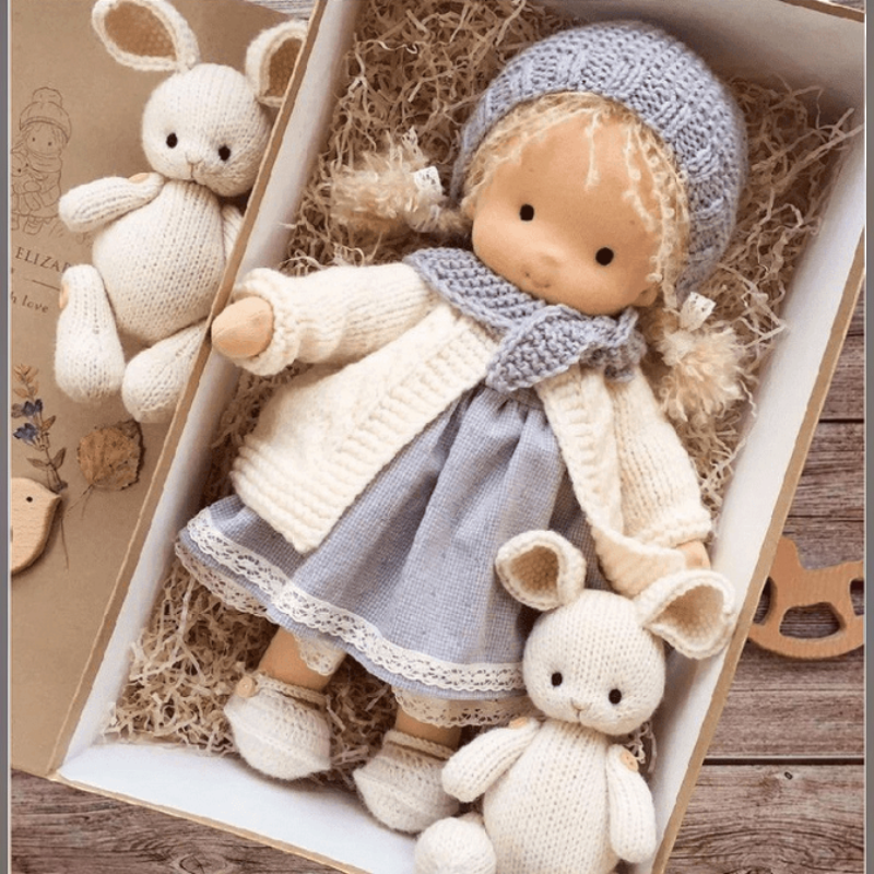WillowCraft – Păpușă Waldorf lucrată manual, din materiale naturale și moi