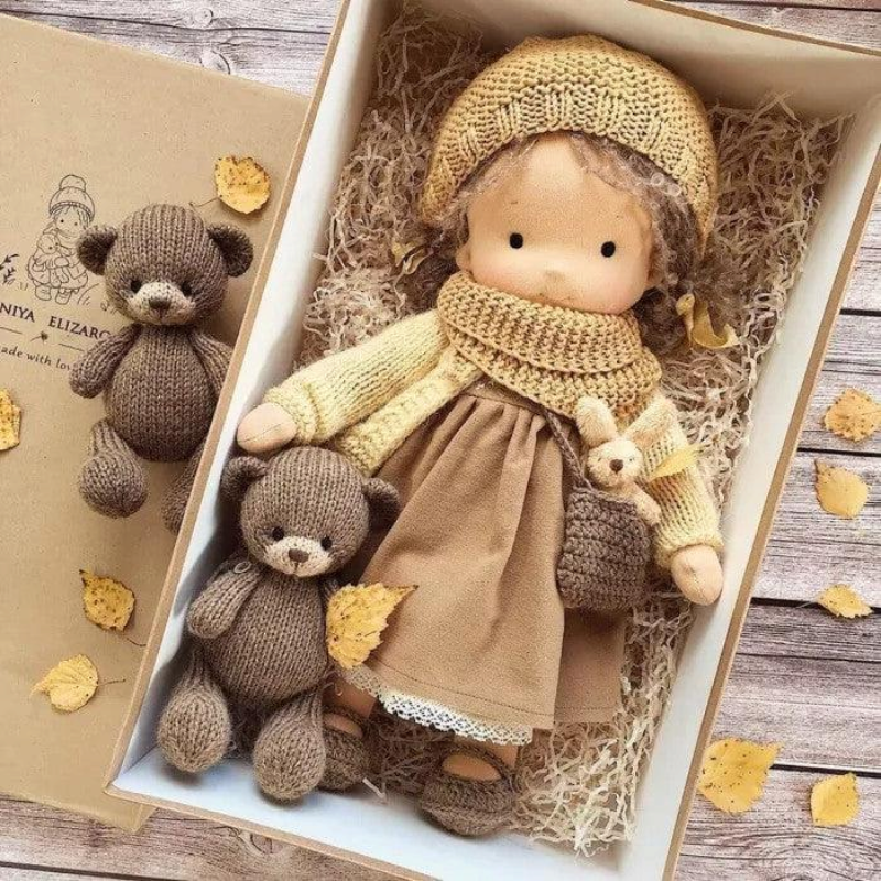 WillowCraft – Păpușă Waldorf lucrată manual, din materiale naturale și moi
