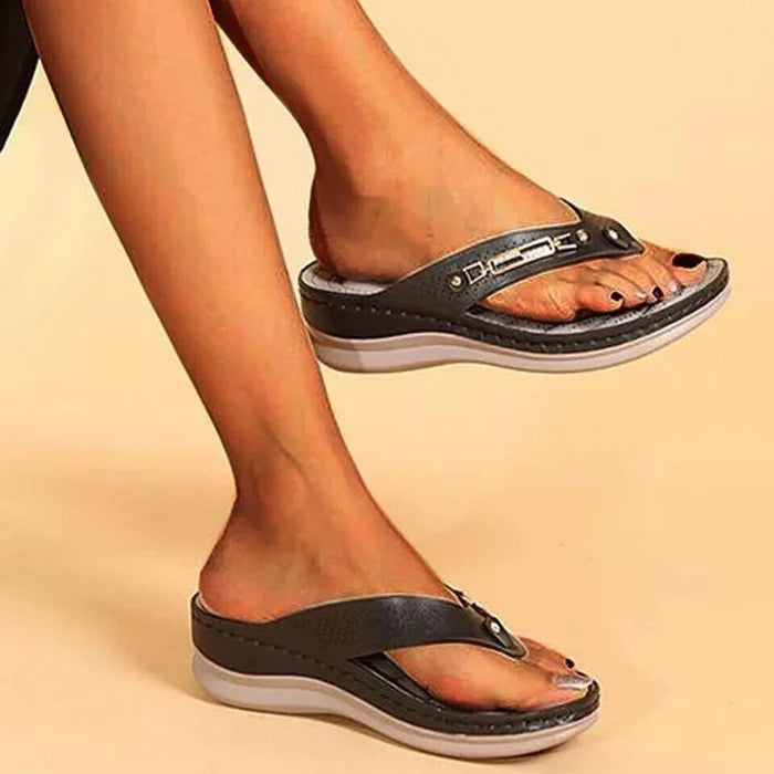 Alisa - Non-slip flip-flops with supportive comfort