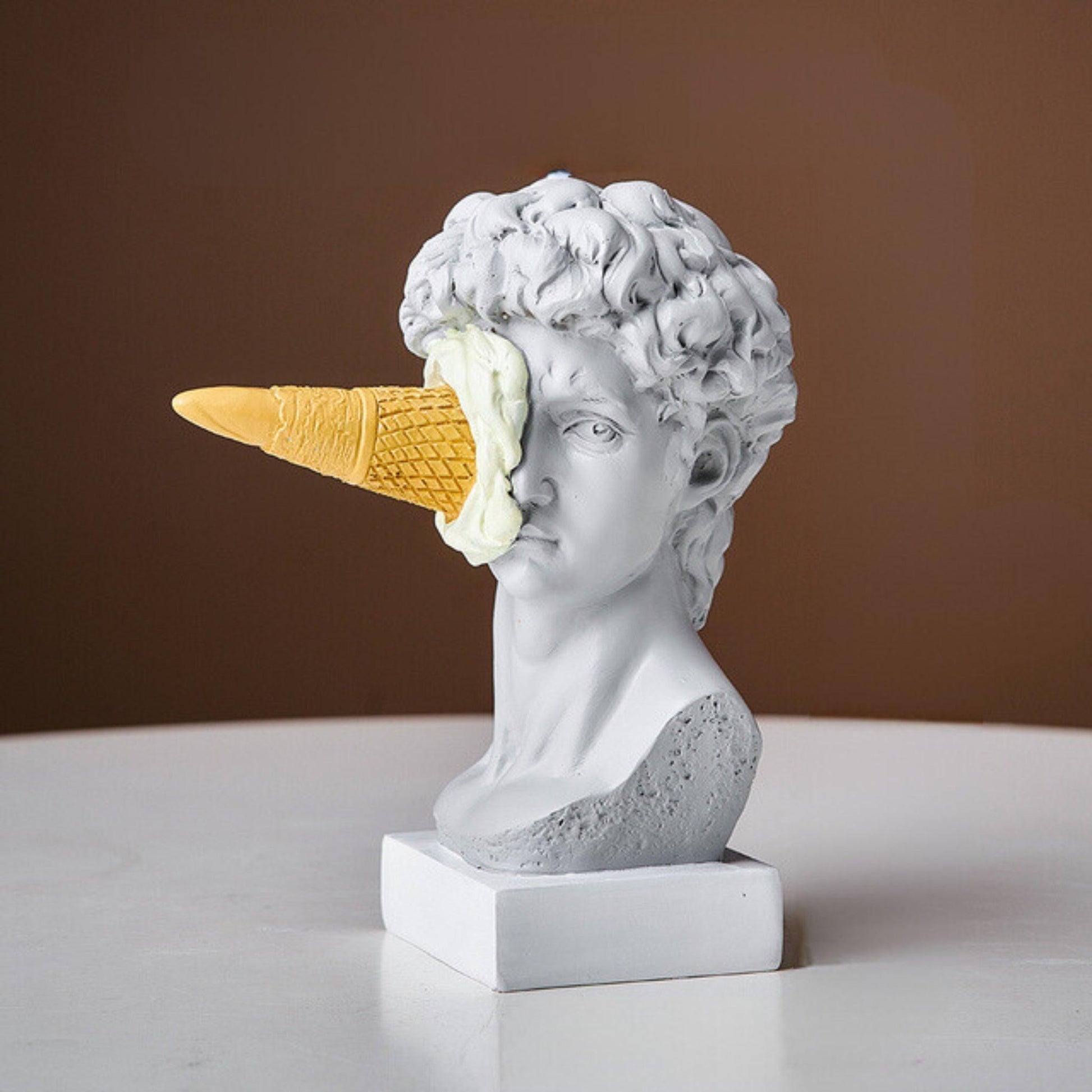 ArtWhimsy - Scultura artistica giocosa a forma di volto di gelato per decorazione domestica