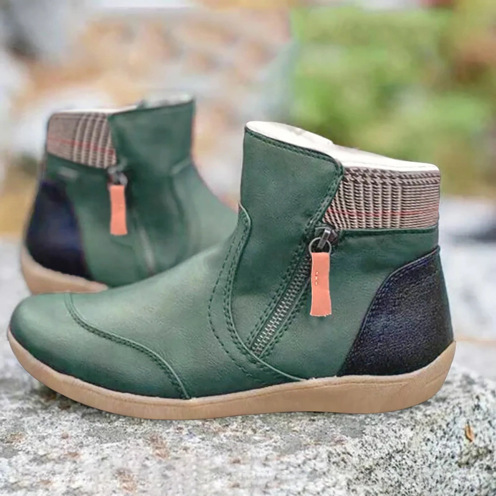 Aenor - Winter-ready snow boots with a flat heel and a round toe