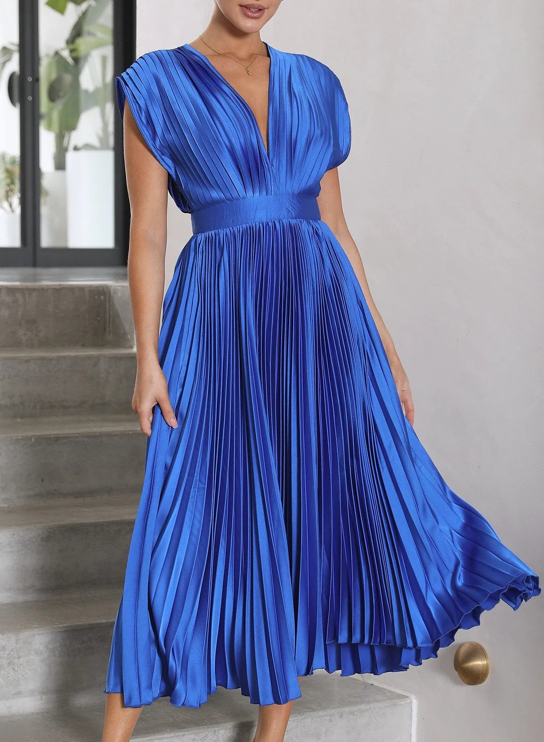 Anouk - Rochie maxi liberă, plisată, cu mâneci scurte și decolteu în V