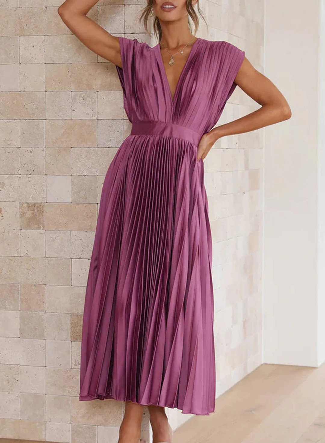 Leonie - Elegant Maxi Dress with V-Neck